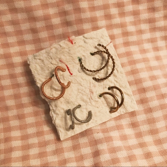 4 pairs of hoop earrings - Picture 1 of 2